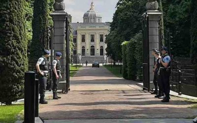 Poolse agenten verjagen zwervers bij paleis Willem-Alexander