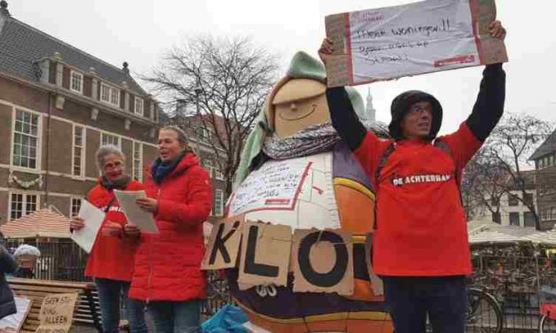 Haagse daklozen gaan straat op voor slaapplek: ‘Wachtlijst is een schande’