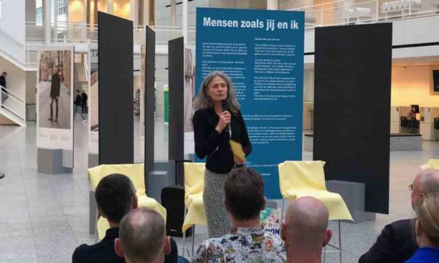 Foto’s opening expositie ‘Mensen zoals jij en ik’ 3 maart 2020 in het atrium van het stadhuis