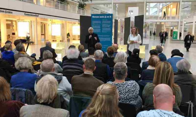 Foto’s opening expositie ‘Mensen zoals jij en ik’ 3 maart 2020 in het atrium van het stadhuis