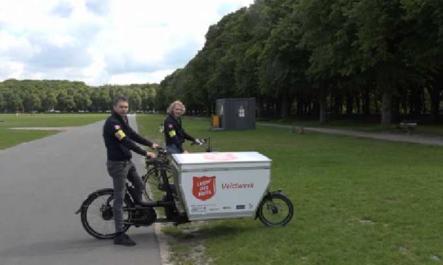 Leger des Heils met bakfiets op zoek naar dak en thuislozen in Den Haag