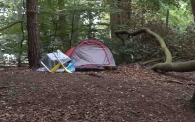 Daklozen in Ede slapen in tentjes na sluiten noodopvang