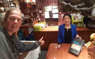 Chinees restaurant Fong Shou, schenkt 100 gebakjes voor de buitenslapers in onze stad