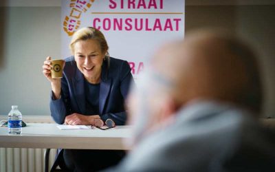 Sigrid Kaag (D66) bezoekt tijdelijke daklozenopvang StayOkay “Als overheid moeten we veel meer doen”