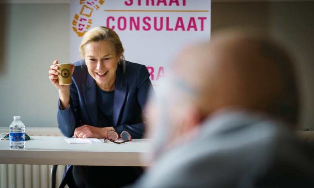 Sigrid Kaag (D66) bezoekt tijdelijke daklozenopvang StayOkay “Als overheid moeten we veel meer doen”