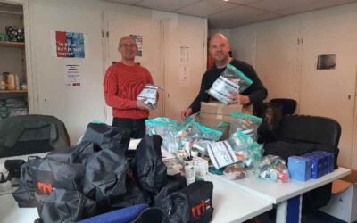 RRT (RapidReliefTeam) doneert foodboxen en hygiënesets aan het Straat Consulaat