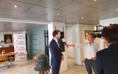 Staatssecretaris van Ooijen op bezoek bij het Straat Consulaat voor NOS interview en info uitwisseling over betekenisvolle participatie