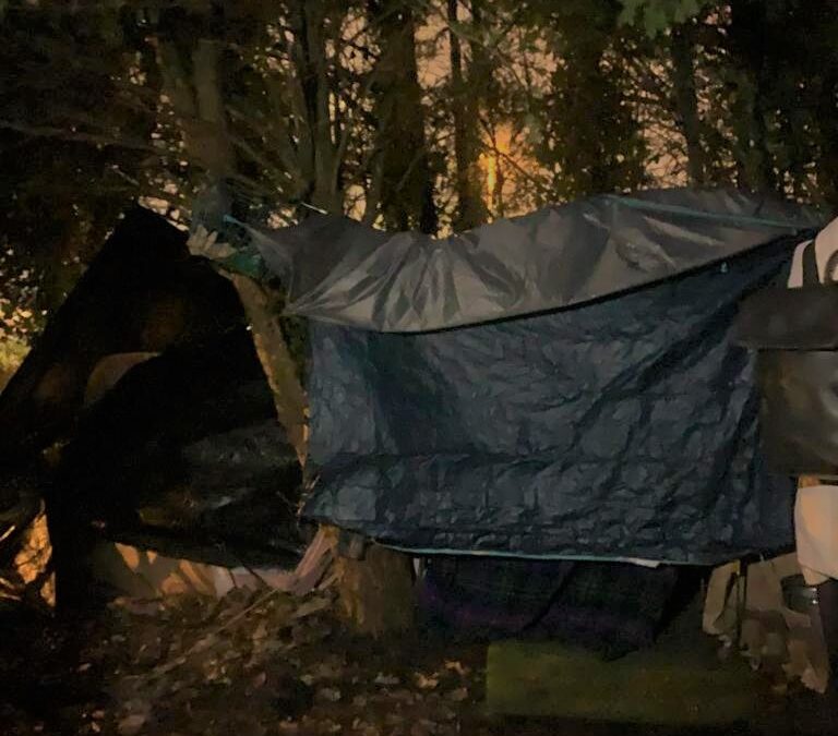 Het team ‘dakloosheid’ van het Ministerie van Volksgezondheid, Welzijn en Sport  krijgt rauwe en realistische tour van het Straat Consulaat
