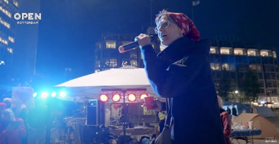 {Video} Rotterdammers vragen met tentenkamp aandacht voor toename dakloosheid in de stad