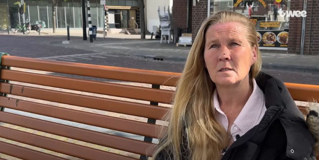 {Video} Ex-dakloze Deborah trekt aan de bel: ‘Waarom doet de gemeente Vlaardingen niets?’