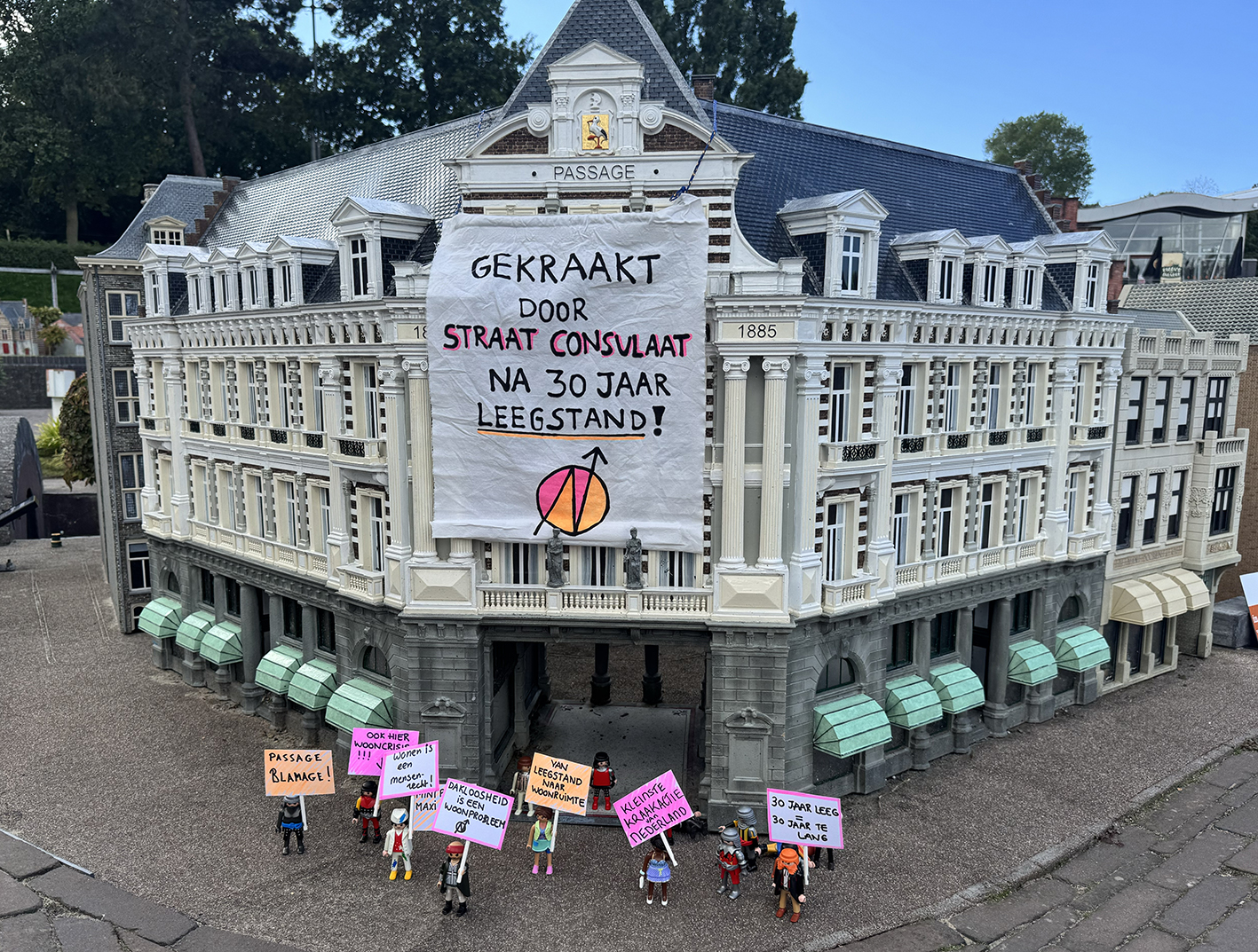 Gekraakt door Straat Consulaat in Madurodam