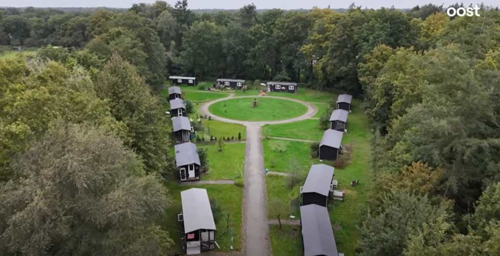 {Video} Op dit speciale terrein krijgen daklozen een nieuw thuis | RTV Oost