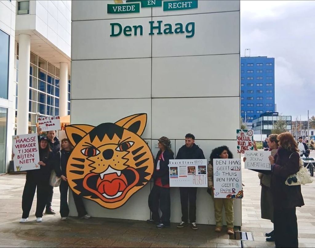 actie papieren tijger stadhuis Den Haag 2025