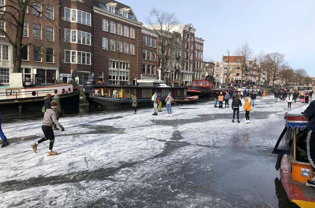 Daklozenopvang Amsterdam door winters weer overvol: ‘De mensen die het eerst aankeken houden het niet meer vol’