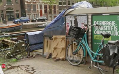 {Video} Stel kampeert al maanden in tent op Kloveniersburgwal in Amsterdam