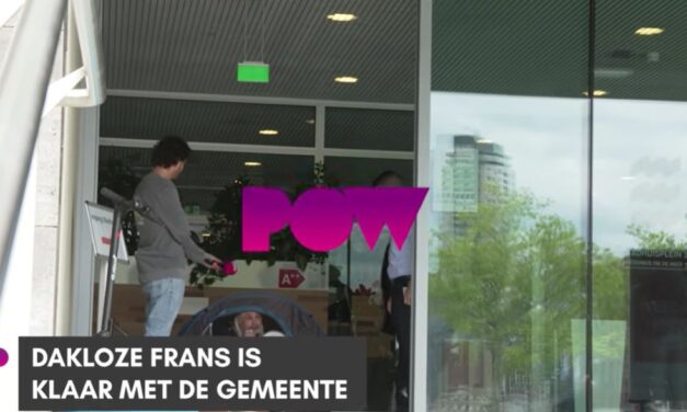 {Video} Dakloze Frans kampeert pal voor Stadskantoor: ‘Wil een uitkering!’