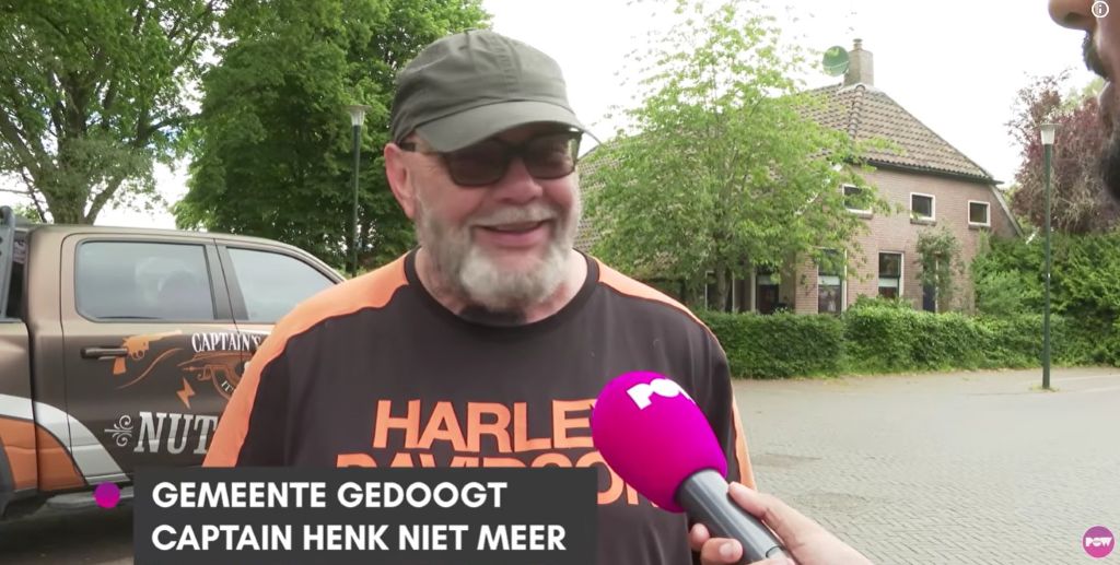 {Video} Captain Henk door gemeente uit vakantiepark gezet: ‘Krankzinnig!’