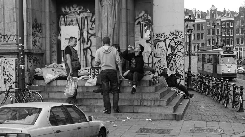 Grote steden schrappen boete op buitenslapen, overlast daklozen neemt toe