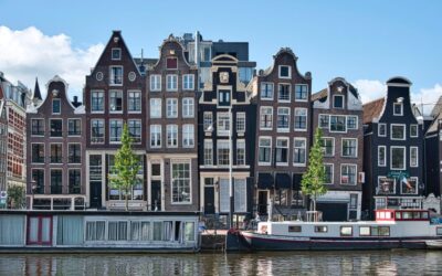 Woede om woning én geld voor verslaafde daklozen in Amsterdam: ’Bieden nog net geen gratis crack aan!’