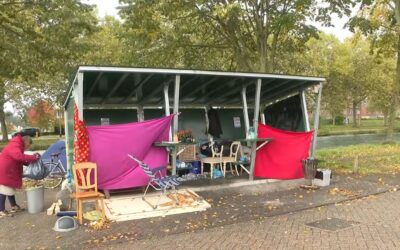 {Video}  Illegaal daklozen-bouwsel in Helmond zorgt voor onvrede: ‘Privacy!’